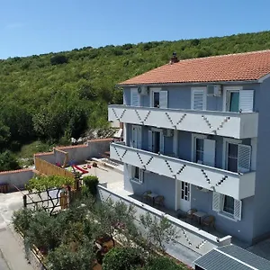 Apartman L&r, Vrh