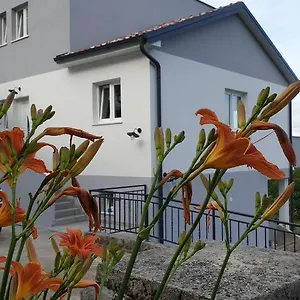 Apartman Zita Lovran, Opric